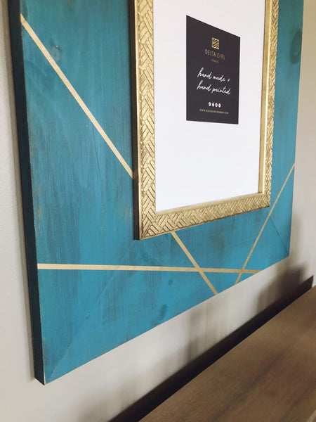 Bold Mod Lines Frame